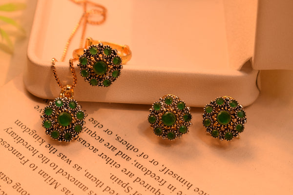 Glamorous Design Gold Plated Crystal Stones Necklace Set for Girls/Women