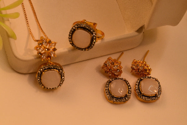 Elegant Unique Design Gold Plated Real Stones Necklace Set for Girls/Women