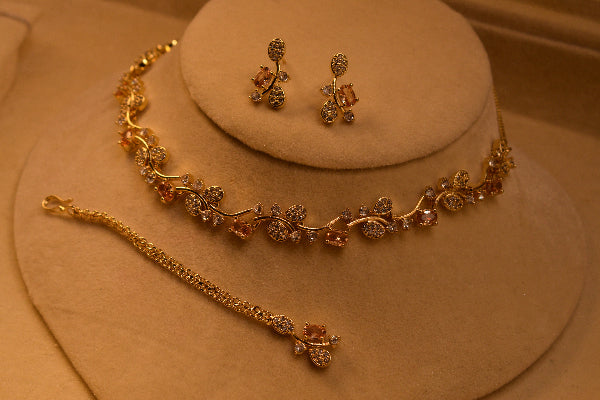 Dazzling Design Gold Plated Crystal Stones Necklace Set for Girls/Women