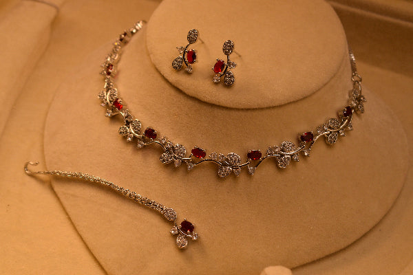 Beautiful Design Silver Plated Crystal Stones Necklace Set for Girls/Women