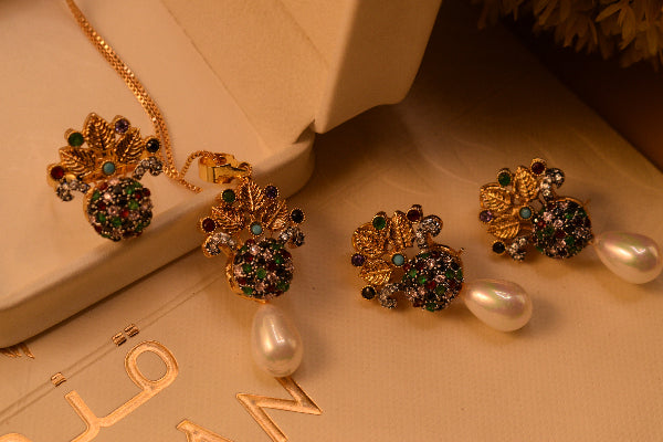 Fancy Unique Design Gold Plated Crystal Stones Necklace Set for Girls/Women