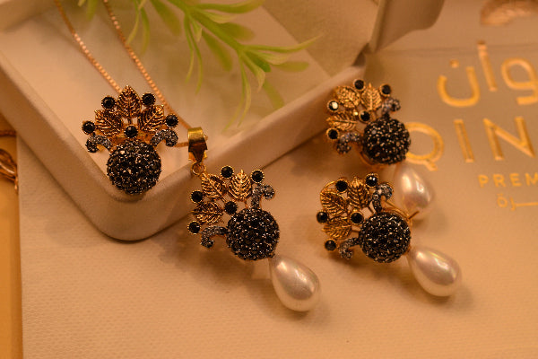 Fancy Unique Design Gold Plated Crystal Stones Necklace Set for Girls/Women