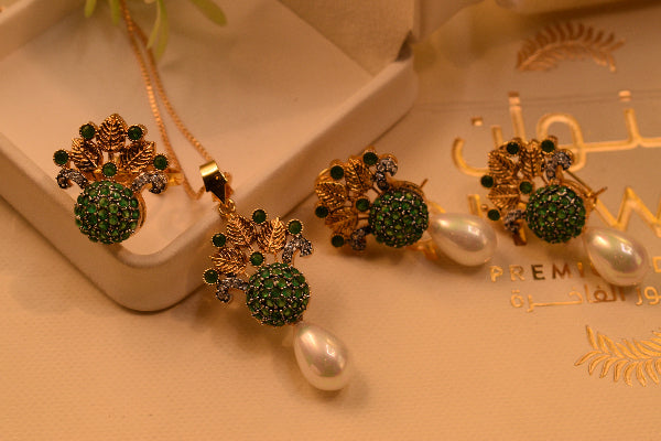 Fancy Unique Design Gold Plated Crystal Stones Necklace Set for Girls/Women