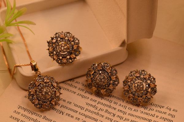 Luxury Unique Design Gold Plated Crystal Stones Necklace Set for Girls/Women