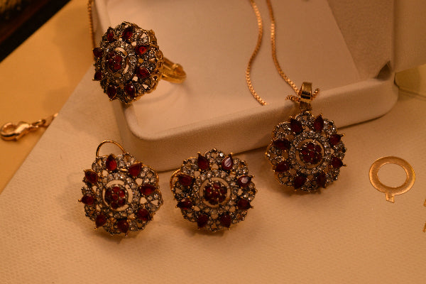 Luxury Unique Design Gold Plated Crystal Stones Necklace Set for Girls/Women