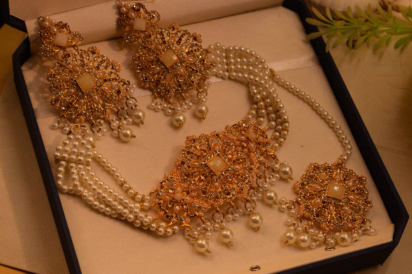Dazzling Design Gold Plated Real Stones Necklace Set for Girls/Women