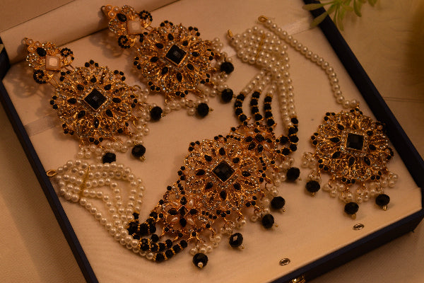 Dazzling Design Gold Plated Real Stones Necklace Set for Girls/Women