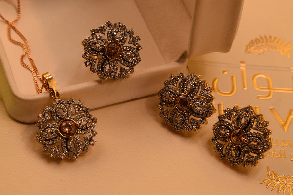 Stylish Design Gold Plated Crystal Stones Necklace Set for Girls/Women