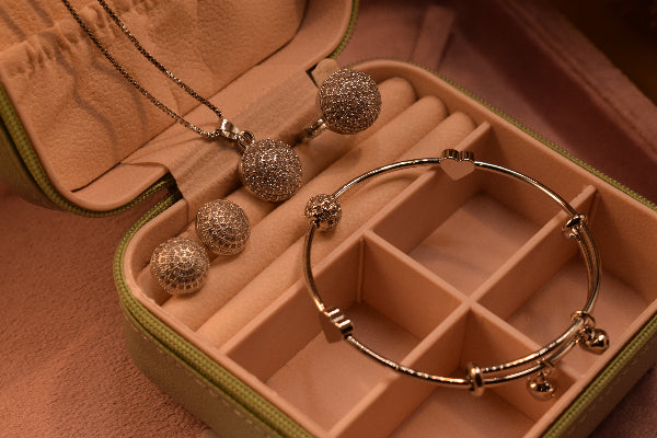 Beautiful Design Crystal Stones Necklace Set and Bracelet for Girls/Women