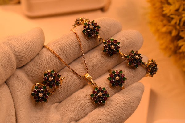 Gorgeous Design Gold Plated Crystal Stones Necklace Set and Bracelet for Girls/Women