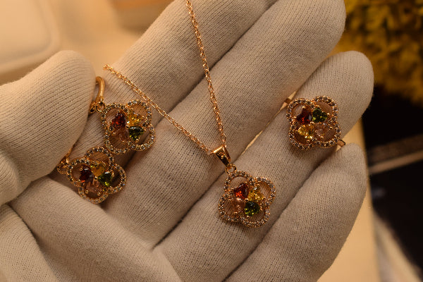 Fancy Design Gold Plated Crystal Stones Necklace Set for Girls/Women