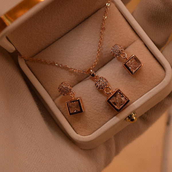 Luxury Design Gold Plated Crystal Stones Necklace Set for Girls/Women