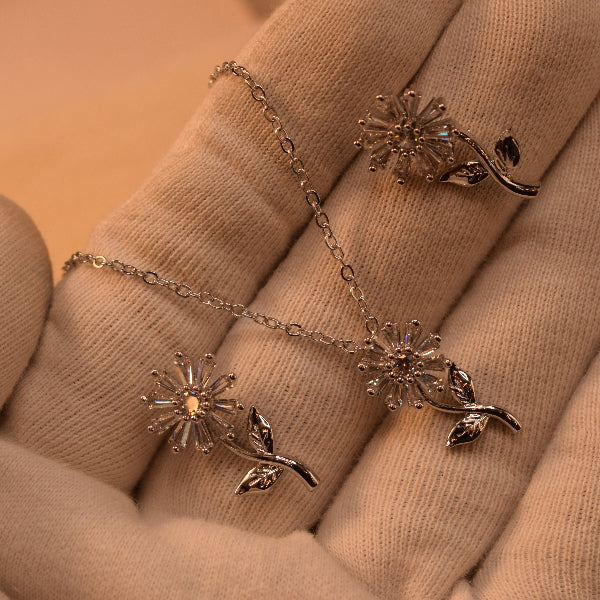 Fancy Unique Flower Design Crystal Stones Necklace Set for Girls/Women