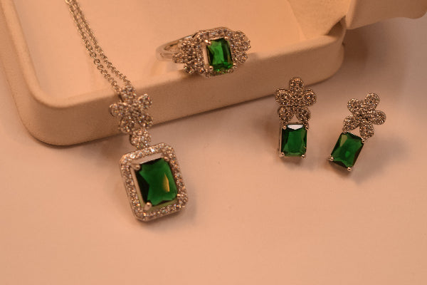 Dazzling Design Silver Plated Crystal Stones Necklace Set for Girls/Women