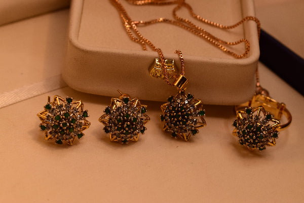 Beautiful Design Gold Plated Crystal Stones Necklace Set for Girls/Women