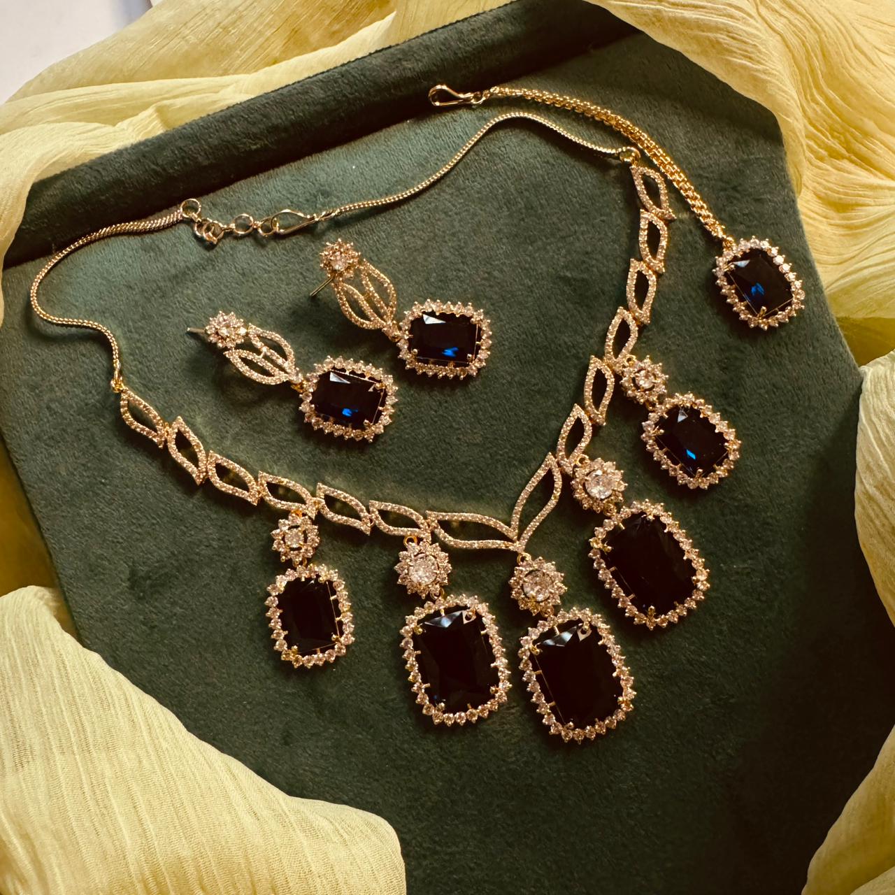 Glamorous Design Gold Plated Crystal Stones Necklace Set for Girls/Women