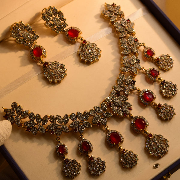 Stylish Design Gold Plated Crystal Stones Necklace Set for Girls/Women