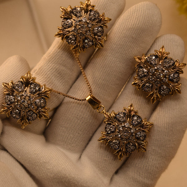 Glamorous Design Gold Plated Crystal Stones Necklace Set for Girls/Women