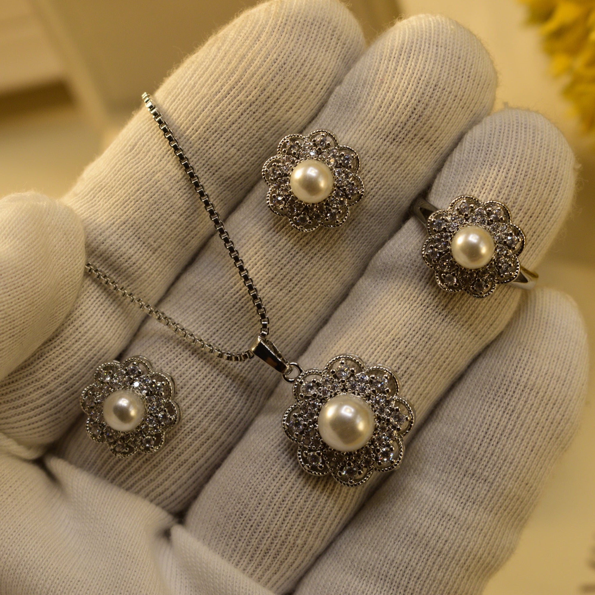 Luminous Design Silver Plated Crystal Stones Necklace Set for Girls/Women