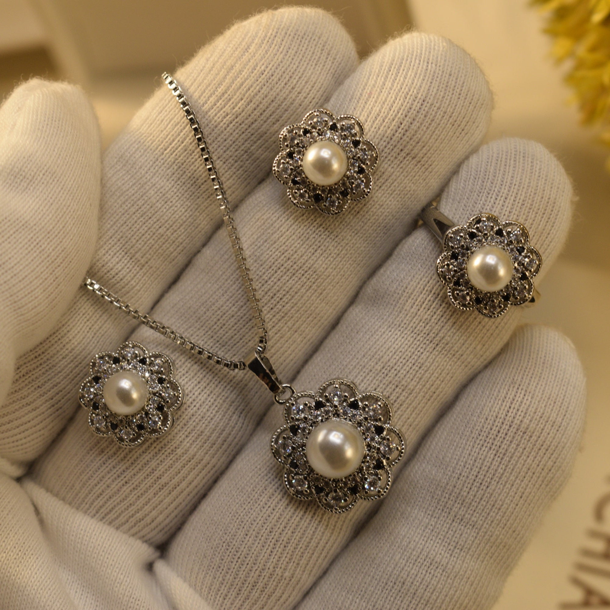 Luminous Design Silver Plated Crystal Stones Necklace Set for Girls/Women