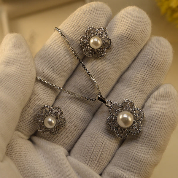 Gorgeous Design Silver Plated Crystal Stones Necklace Set for Girls/Women