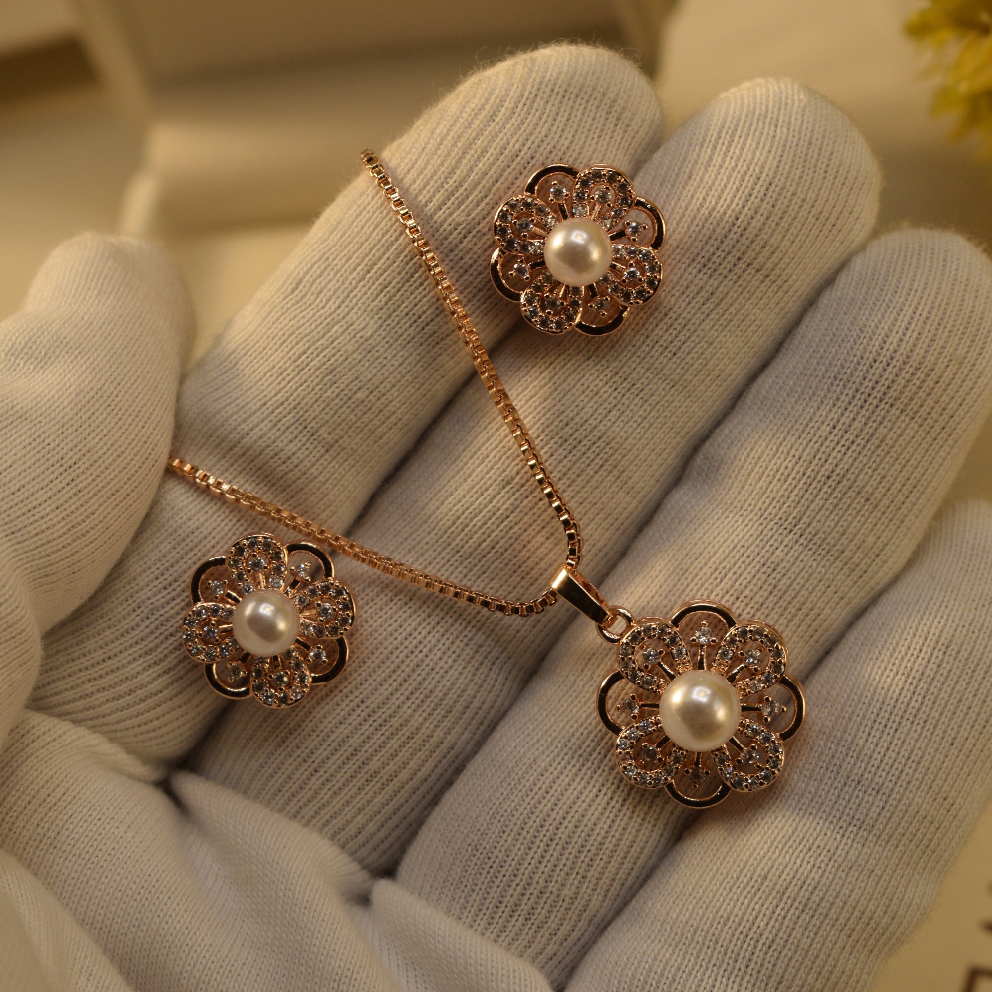 Charming Design Gold Plated Crystal Stones Necklace Set for Girls/Women