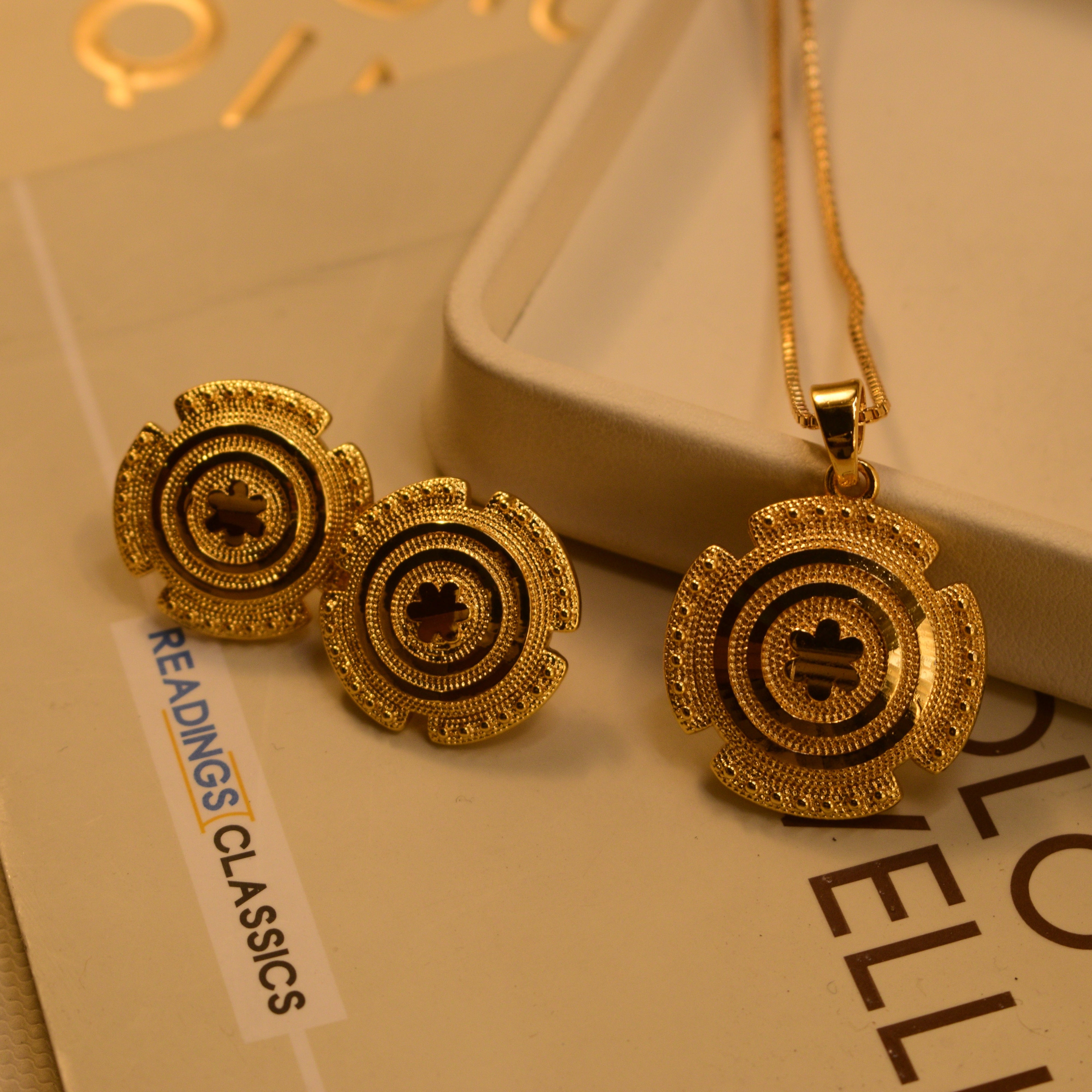 Elegant Unique Design Gold Plated Necklace Set for Girls/Women
