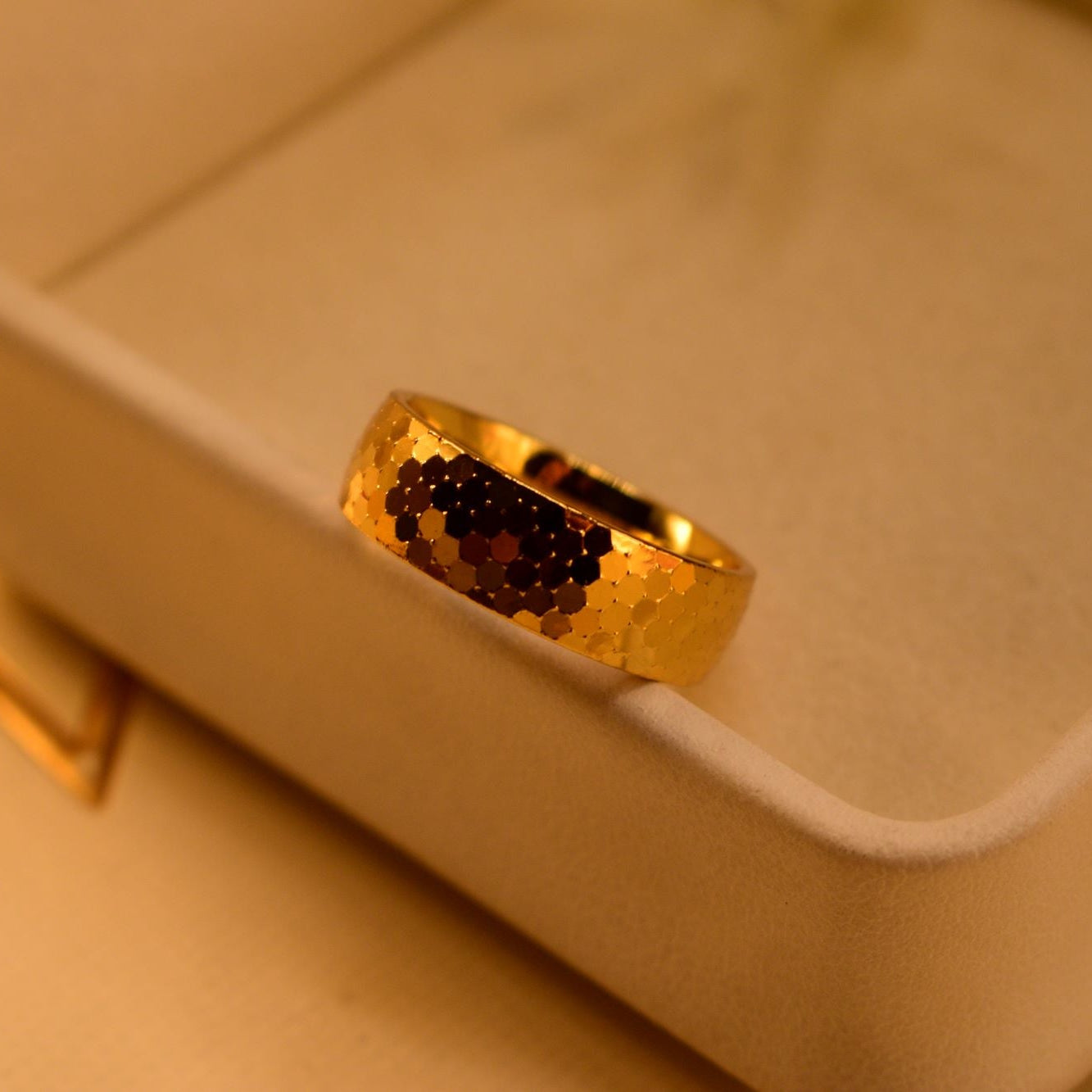 Stylish Unique Design Gold Plated Ring For Girls/Women