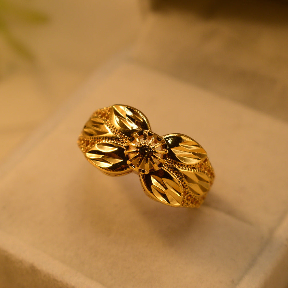Sparkling Unique Design Gold Plated Ring For Girls/Women