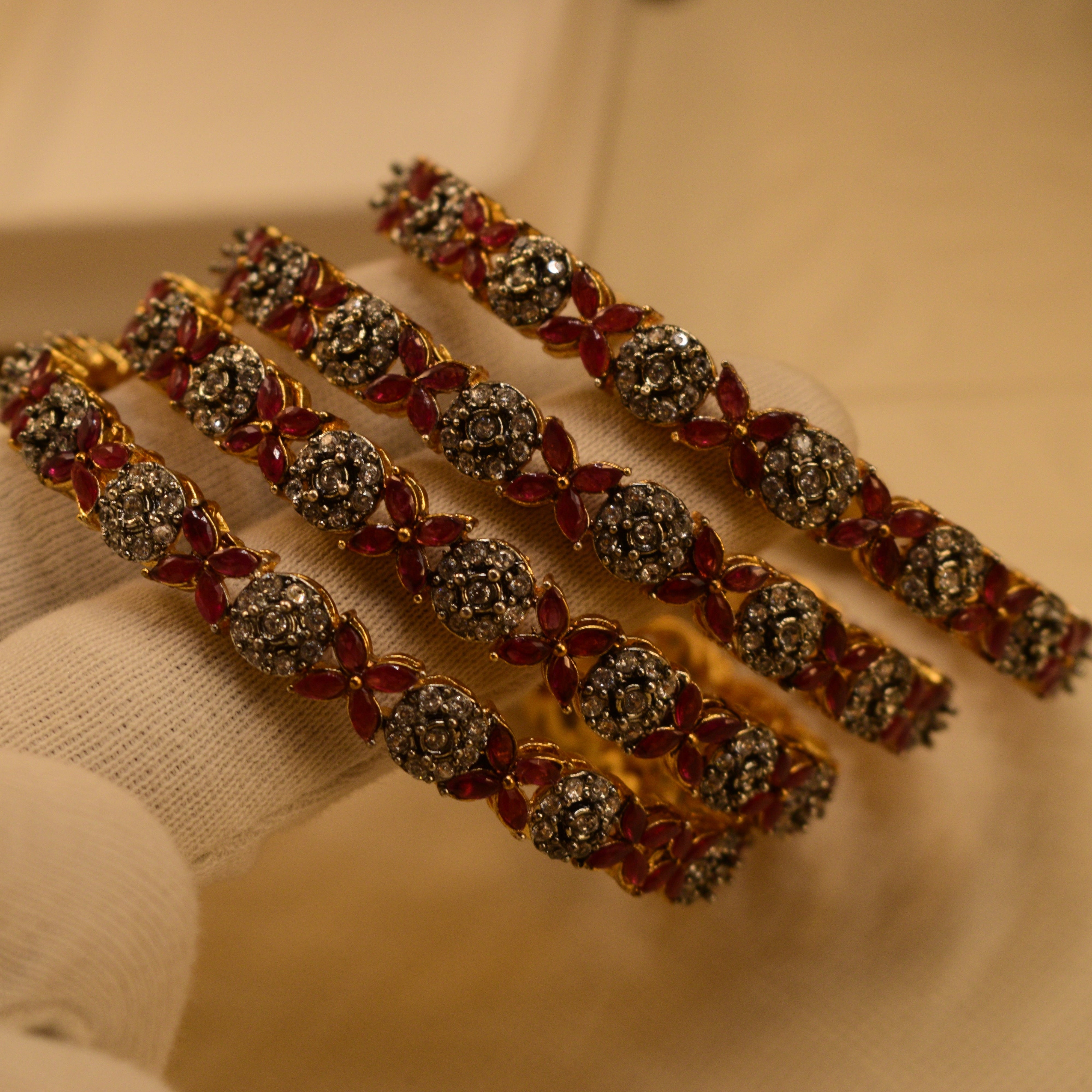Luxury Design Gold Plated Crystal Stones 4pc Bangle Set for Girls/Women