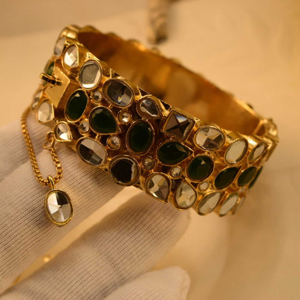 Elegant Design Gold Plated Crsytal Stones Bangle for Girls/Women