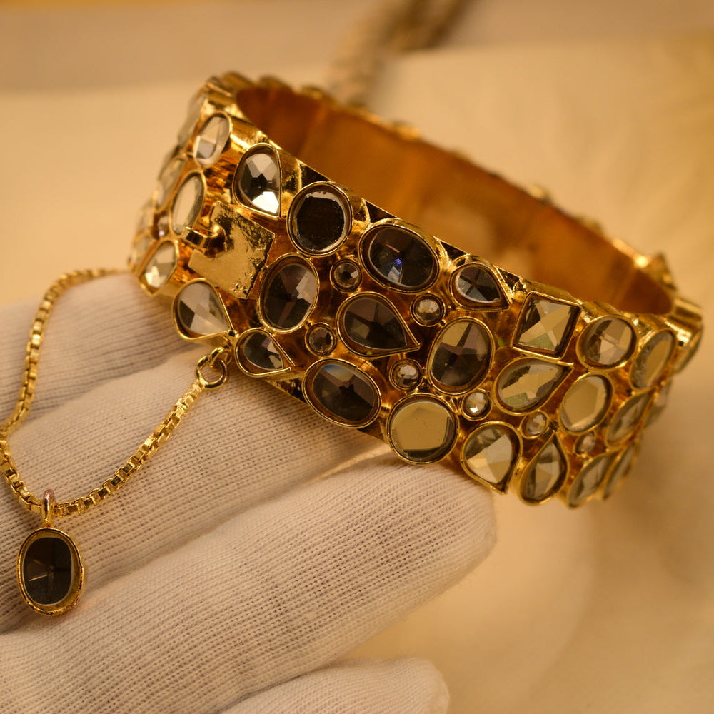 Elegant Design Gold Plated Crystal Stones Bangle for Girls/Women