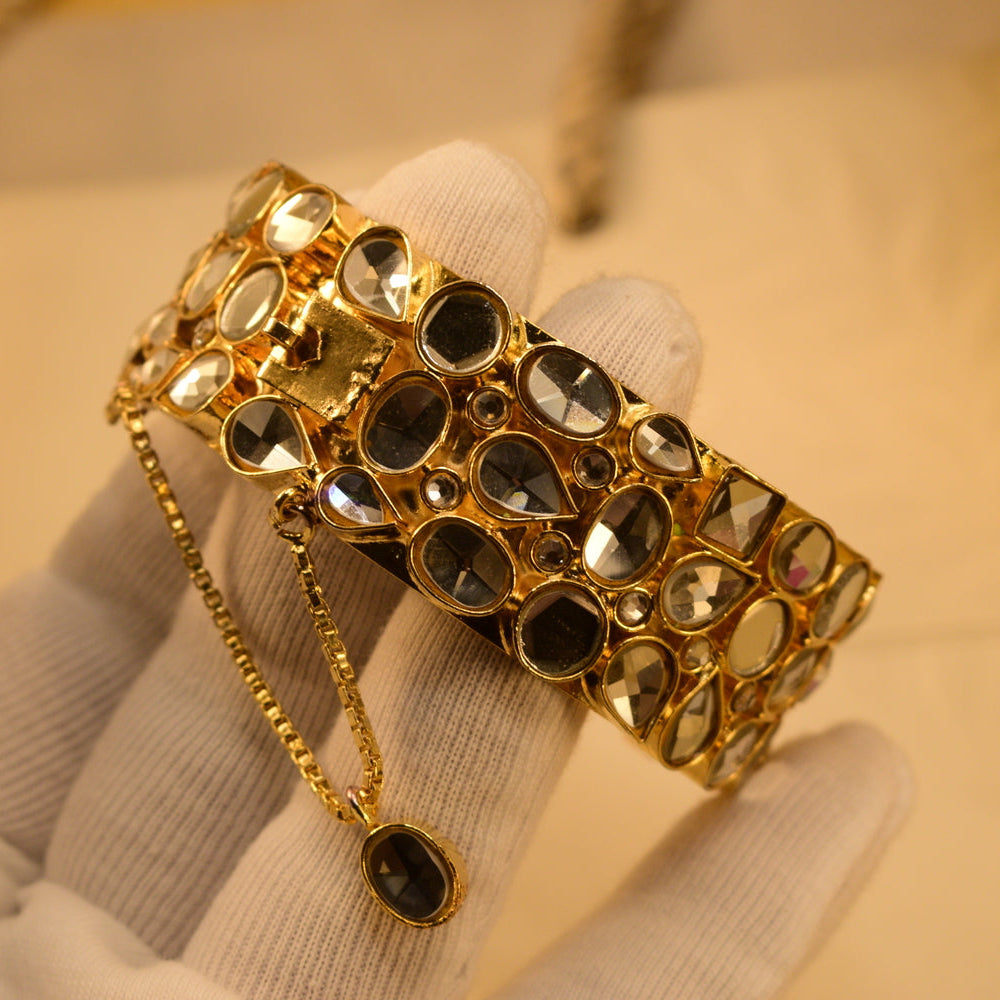 Elegant Design Gold Plated Crystal Stones Bangle for Girls/Women
