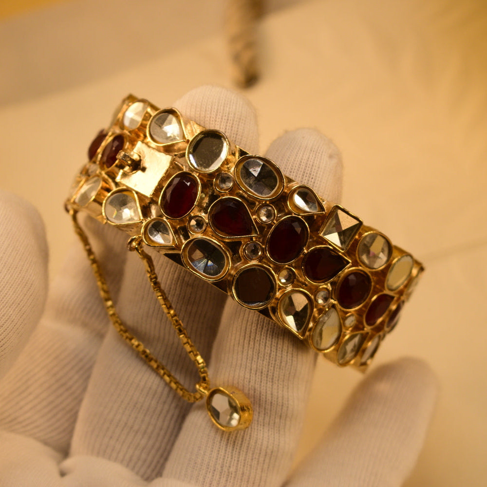 Elegant Design Gold Plated Crsytal Stones Bangle for Girls/Women