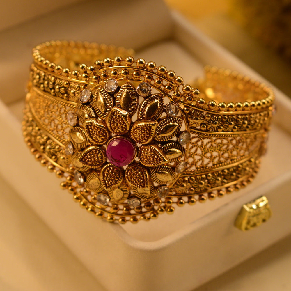 Dazzling Design Gold Plated Crystal Stones Bangle for Girls/Women
