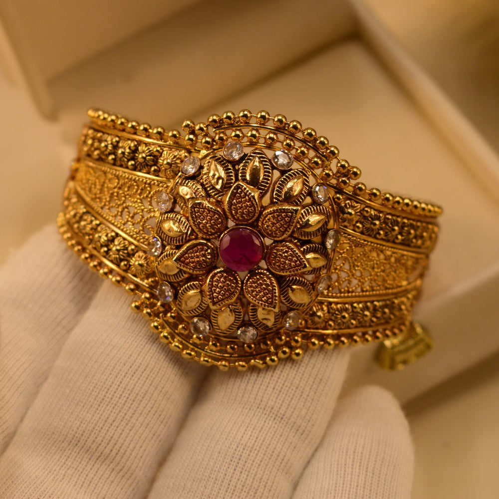 Dazzling Design Gold Plated Crystal Stones Bangle for Girls/Women