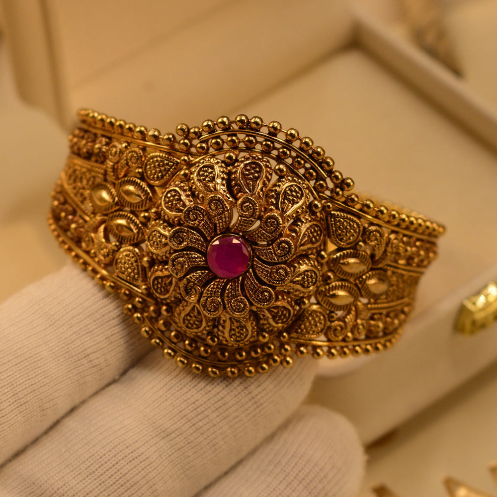 Luxury Design Gold Plated Crystal Stones Bangle for Girls/Women