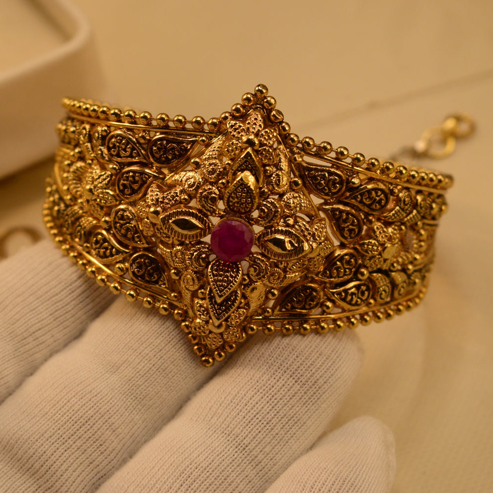 Dazzling Design Gold Plated Crystal Stones Bangle for Girls/Women