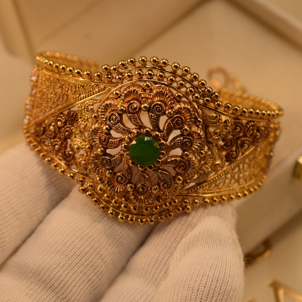 Glamorous Design Gold Plated Crystal Stones Bangle for Girls/Women