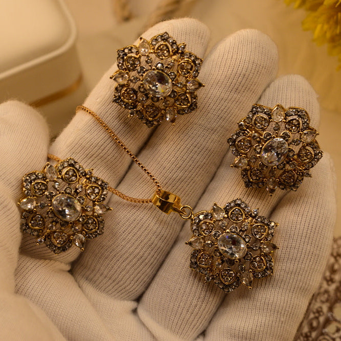 Beautiful Design Gold Plated Crystal Stones Necklace Set for Girls/Women