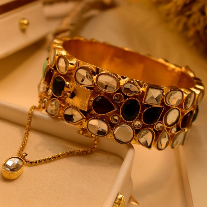 Elegant Design Gold Plated Crystal Stones Bangle for Girls/Women