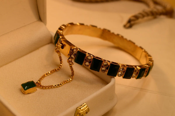 Sparkling Design Gold Plated Crystal Stones Bangle for Girls/Women