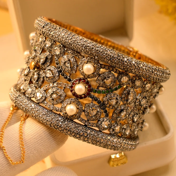 Luxury Design Gold Plated Crystal Stones Bangle Set for Girls/Women