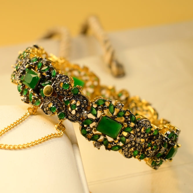 Elegant Design Gold Plated Crystal Stones Bangle for Girls/Women