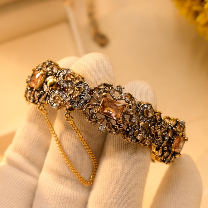 Elegant Design Gold Plated Crystal Stones Bangle for Girls/Women