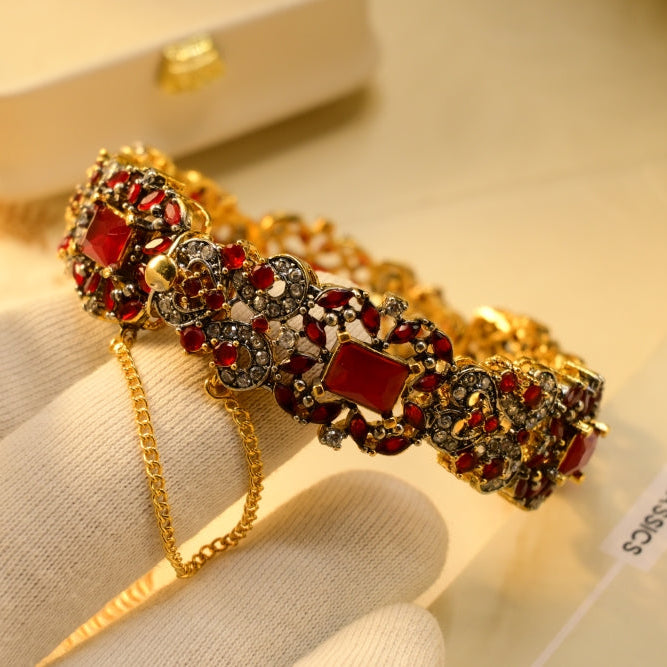 Elegant Design Gold Plated Crystal Stones Bangle for Girls/Women