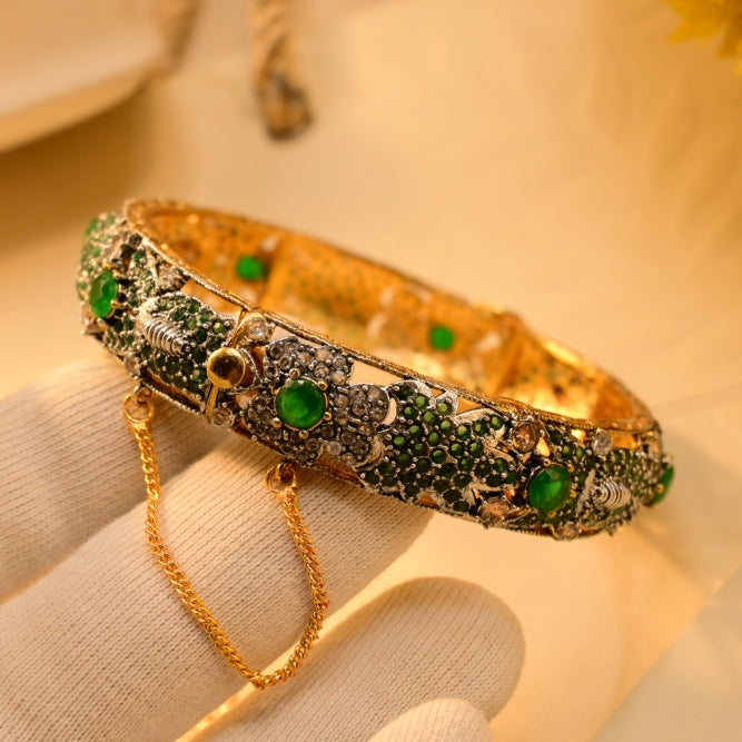 Gorgeous Design Gold Plated Crystal Stones Bangle for Girls/Women
