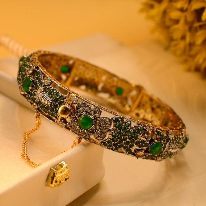 Gorgeous Design Gold Plated Crystal Stones Bangle for Girls/Women