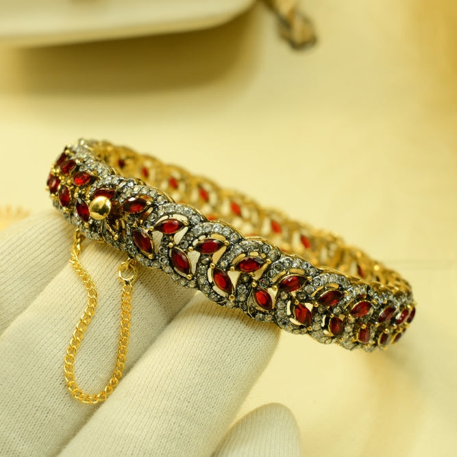 Elegant Design Gold Plated Crystal Stones Bangle for Girls/Women