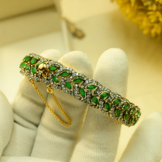 Elegant Design Gold Plated Crystal Stones Bangle for Girls/Women